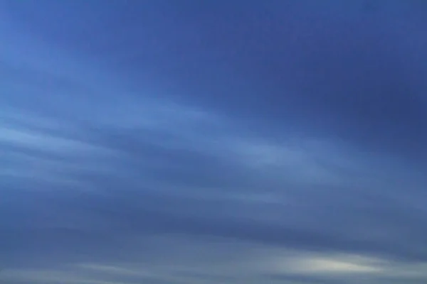 Kék Felhők Napnyugta Előtt Gyönyörű Felhővel Drámai Fénnyel Naplemente Előtt — Stock Fotó