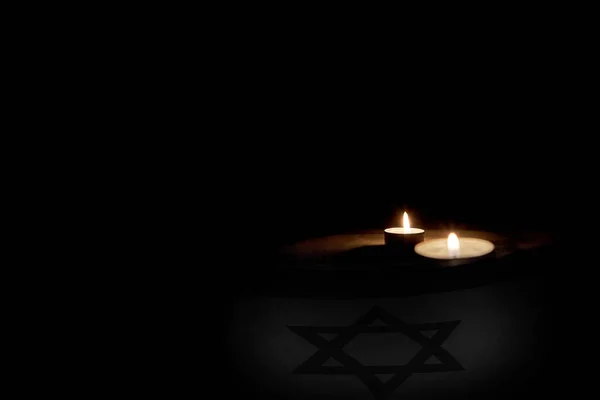 Flag Israel Burning Candles Black Background Holocaust Memorial Day — Stock Photo, Image