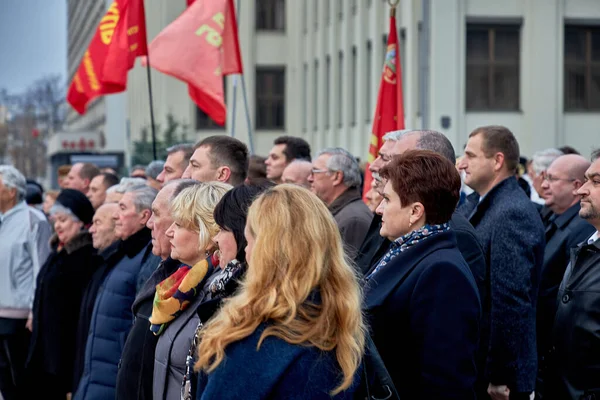 Novembro 7, 2019 Minsk Belarus Aniversário da revolução comunista perto do monumento a Lenine — Fotografia de Stock