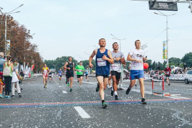 9 Eylül 2018 Minsk Belarus Üç sporcu maratonun bitiş çizgisini geçti