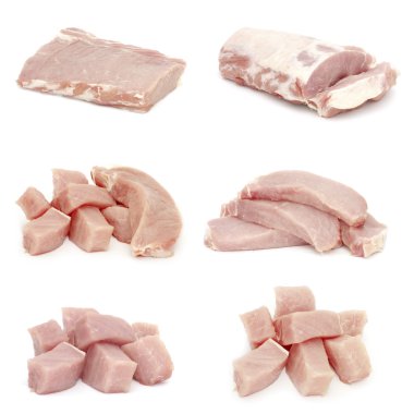 Beyaz arkaplanda çiğ domuz eti izole edilmiş.