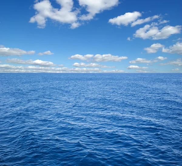 Schöner Himmel Und Blaues Meer — Stockfoto