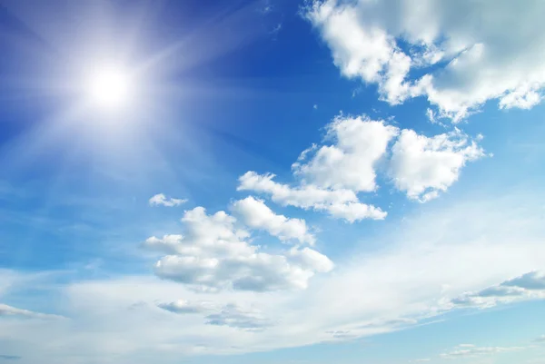 Witte Wolken Blauwe Lucht Stockfoto