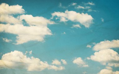 Mavi gökyüzünde bulutlar ile antika arka plan