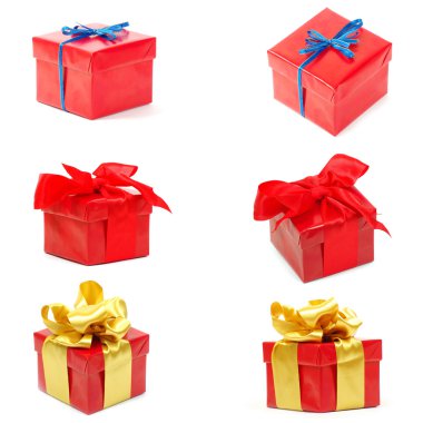 beyaz zemin üzerine hediye kutuları kümesi