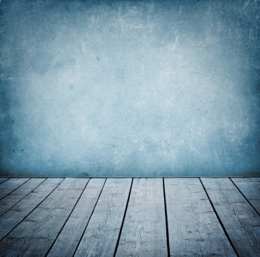 Grunge duvar ve ahşap yerde, bir oda dolusu iç panelli.