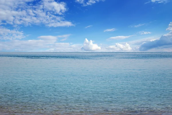 美しい空と青い海 — ストック写真