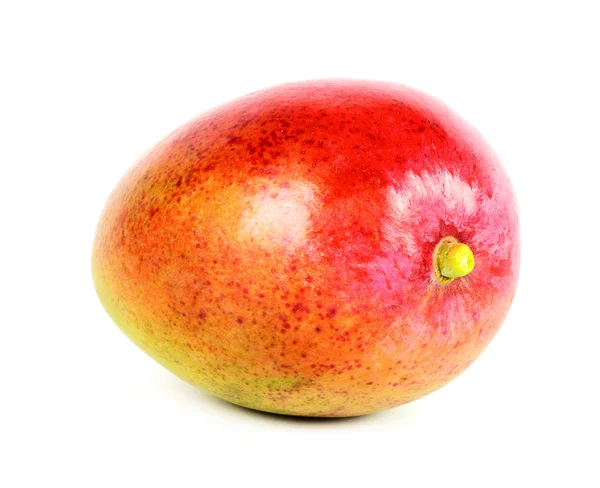 Beyaz arka planda izole edilmiş taze mango meyvesi