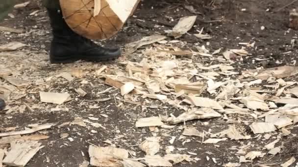 Man with axe sharpening log — Stock Footage Man with axe sharpening log Stock Footage