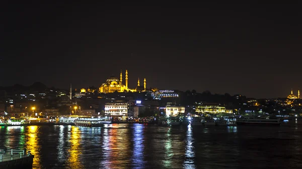 Istambul, Turquia, vista sobre a baía Golden Horn da Torre Galata — Fotografia de Stock