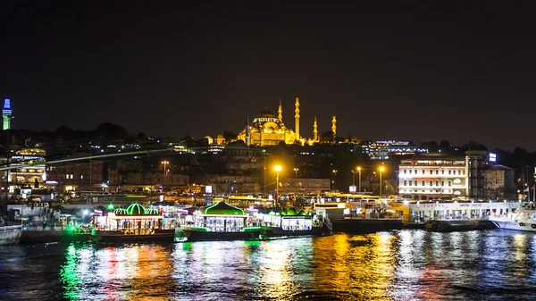 Istambul, Turquia, vista sobre a baía Golden Horn da Torre Galata — Fotografia de Stock