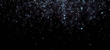 Işığı yansıtan gümüş parçacıkları. Siyaha karşı parlak doku. Odaklanamayan soyut arkaplan.