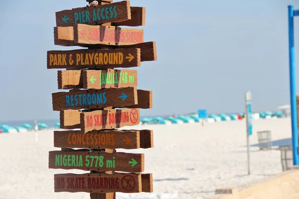 Strand teken richtingen — Stockfoto