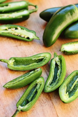 Yeşil jalapenos dilimlenmiş