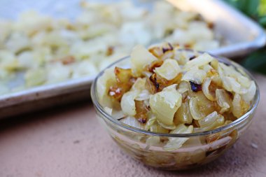 caramelized onions in a bowl clipart