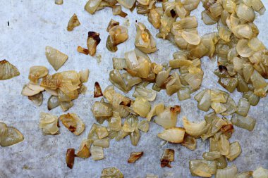 Karamelize soğan pişirme