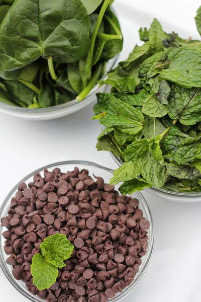 Gocce di cioccolato e spinaci alla menta — Foto Stock