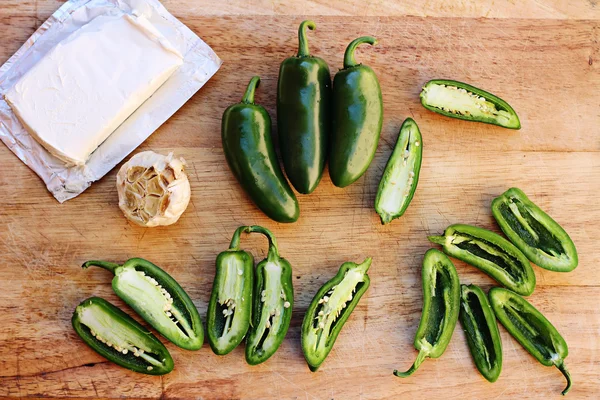 Geschnittene grüne Jalapenos — Stockfoto