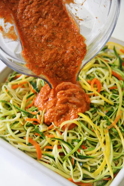 Vegetable noodles with marinara sauce — Stock Photo, Image