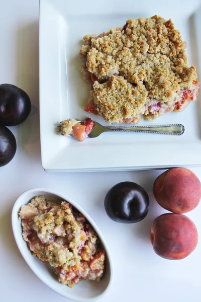 Peach plum crisp — Stock Photo, Image