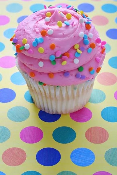 Pink sprinkle cupcake — Zdjęcie stockowe