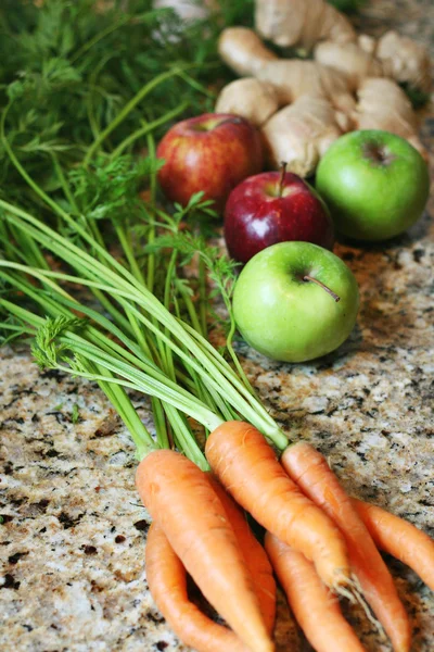 Carrots, apples and ginger — Stockfoto