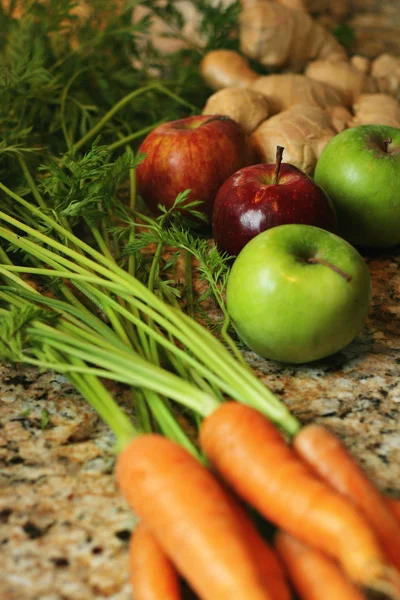 Carrots, apples and ginger — Stockfoto