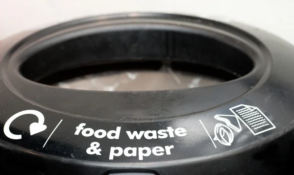 Potravinový odpad a přihrádka na papír — Stock fotografie