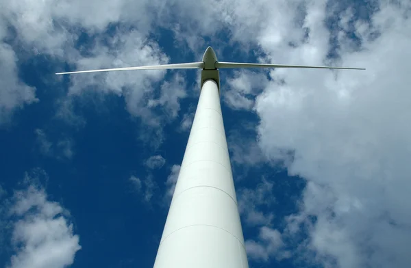 Windgenerator van onderen — Stockfoto