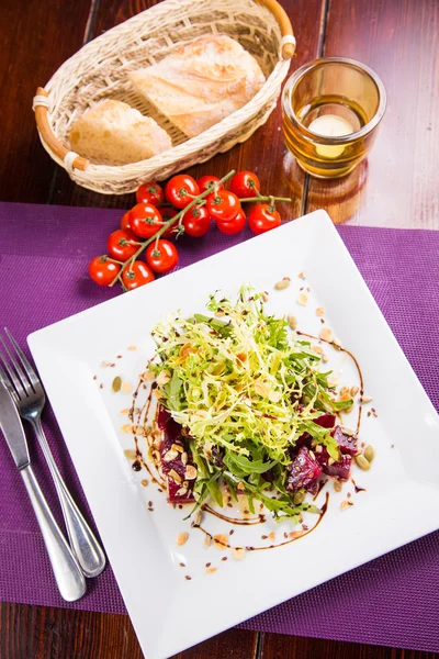 Rå vegetarisk sallad — Stockfoto