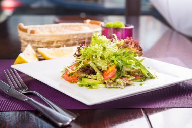 Sağlıklı vejetaryen salatası