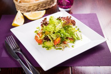 Sağlıklı vejetaryen salatası