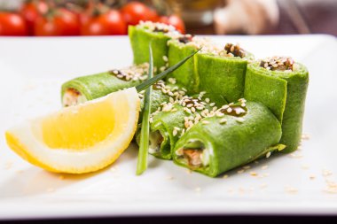 yılan balığı ile yeşil rulo