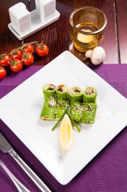 yılan balığı ile yeşil rulo