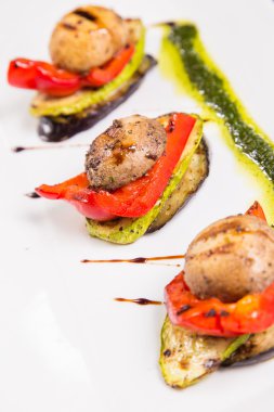 Kızarmış sebze yemek