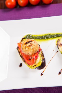 Kızarmış sebze yemek