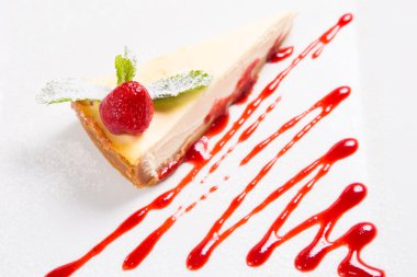 peynirli kek çilek ile