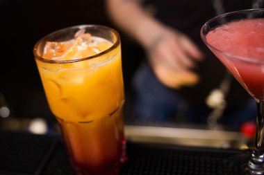 Alkollü turuncu kokteyl