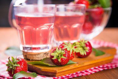 sıcak strawberrys kompostosu