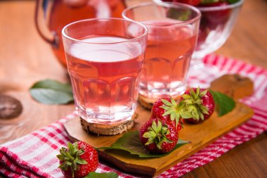 sıcak strawberrys kompostosu