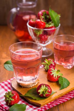 sıcak strawberrys kompostosu