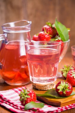 sıcak strawberrys kompostosu