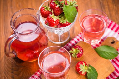 sıcak strawberrys kompostosu