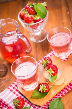 sıcak strawberrys kompostosu