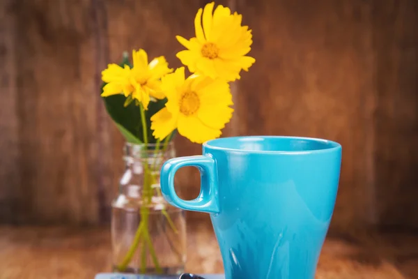 Coffee and flowers — Stock Photo, Image