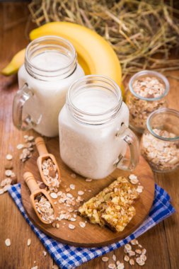 Yoğurtlu sağlıklı kahvaltı.