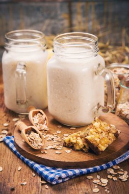 Yoğurtlu sağlıklı kahvaltı.