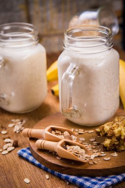 Yoğurtlu sağlıklı kahvaltı.