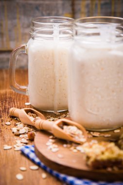 Yoğurtlu sağlıklı kahvaltı.