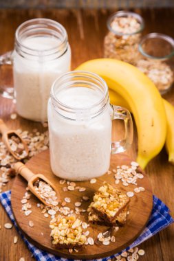 Yoğurtlu sağlıklı kahvaltı.